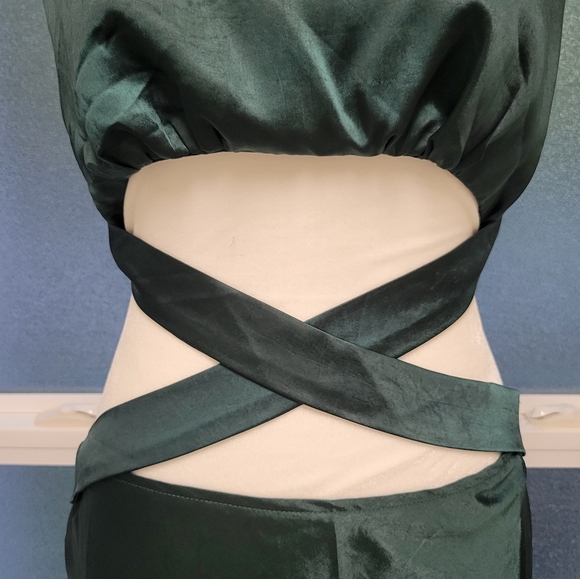 SELFIE LESLIE SOCIAL BUTTERFLY CUT-OUT WAIST MIDI DRESS JADE - Picture 6 of 11